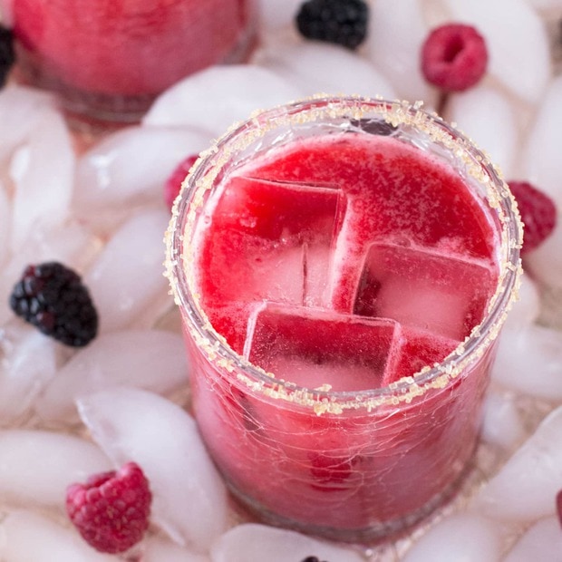 Mixed Berry Margarita | cakenknife.com