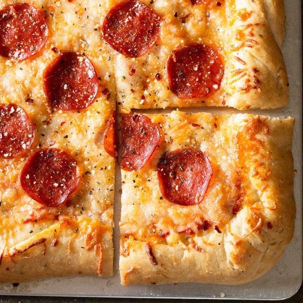 Perfect Garlic Agave Pizza Crust + a Dreamfarm Giveaway! | cakenknife.com