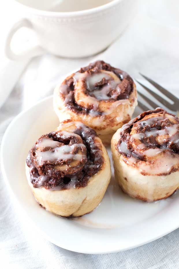 Mini Nutella Cinnamon Rolls | cakenknife.com