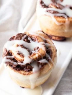 Mini Nutella Cinnamon Rolls | cakenknife.com