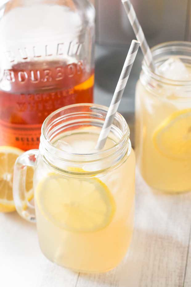 Sparkling Bourbon Peach Lemonade + A KitchenAid Sparkling Beverage Maker Giveaway! | cakenknife.com