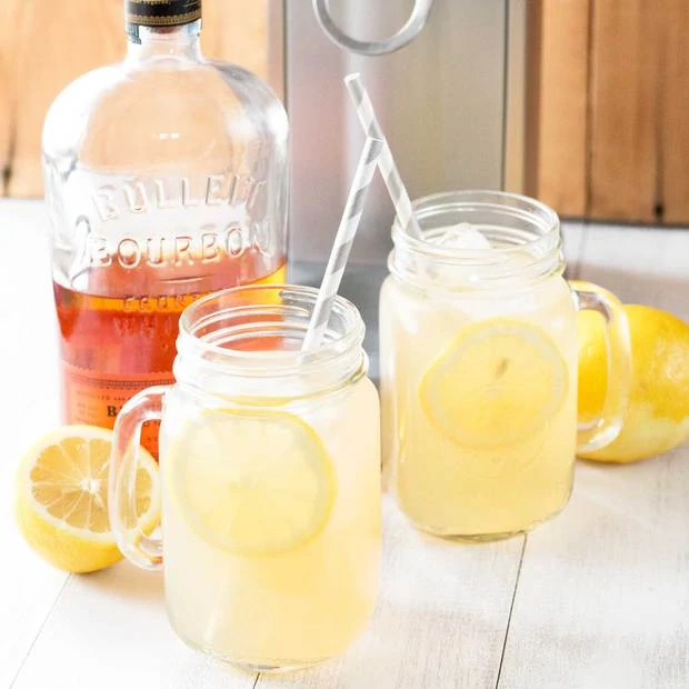 Sparkling Bourbon Peach Lemonade + A KitchenAid Sparkling Beverage Maker Giveaway! | cakenknife.com
