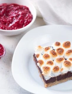 Raspberry S'mores Bars | cakenknife.com