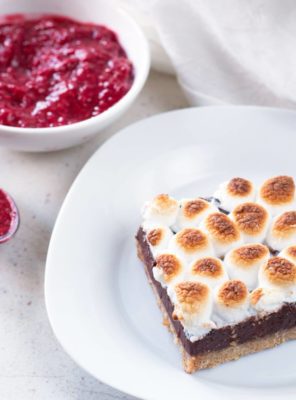 Raspberry S'mores Bars | cakenknife.com