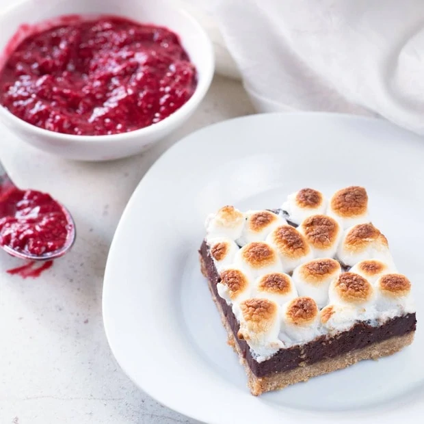 Raspberry S'mores Bars | cakenknife.com