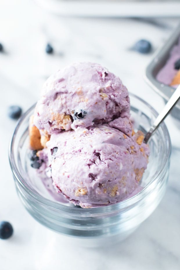Blueberry Cheesecake Ice Cream | cakenknife.com