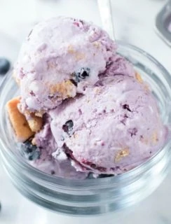 Blueberry Cheesecake Ice Cream | cakenknife.com