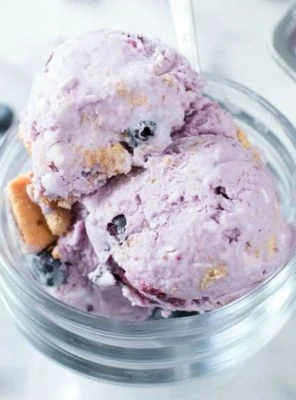 Blueberry Cheesecake Ice Cream | cakenknife.com