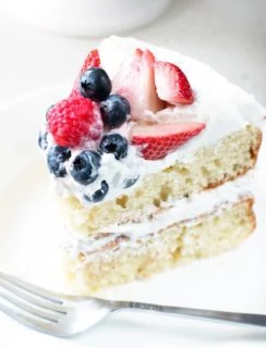 Mixed Berry Vanilla Bean Cake | cakenknife.com