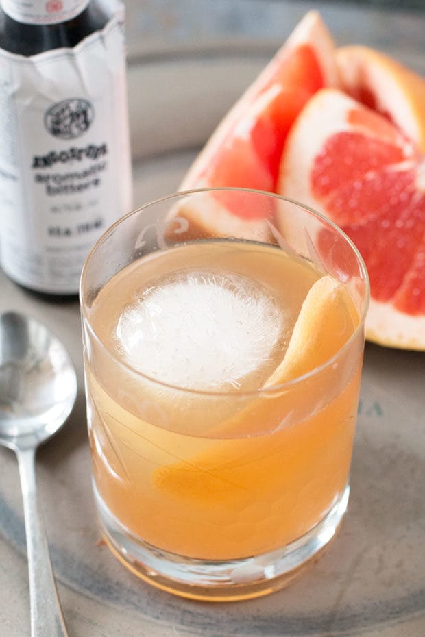 Sparkling Grapefruit Old Fashioned | cakenknife.com