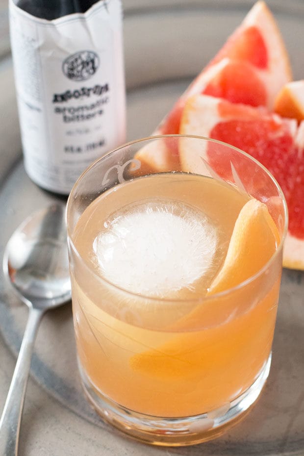 Sparkling Grapefruit Old Fashioned | cakenknife.com