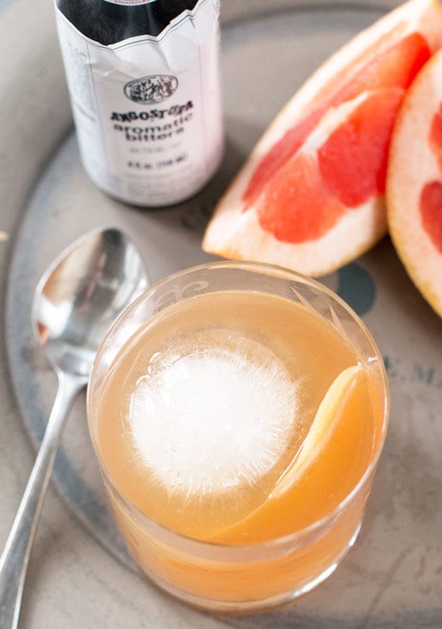 Sparkling Grapefruit Old Fashioned | cakenknife.com