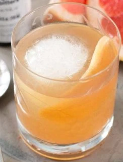 Sparkling Grapefruit Old Fashioned | cakenknife.com