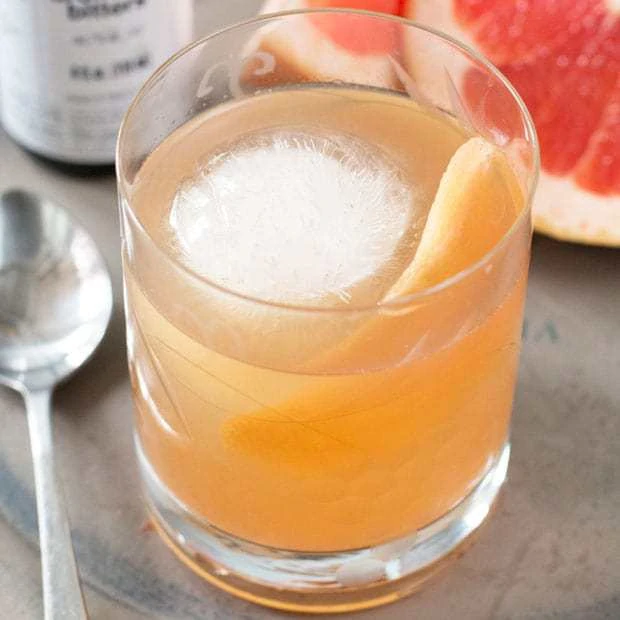 Sparkling Grapefruit Old Fashioned | cakenknife.com