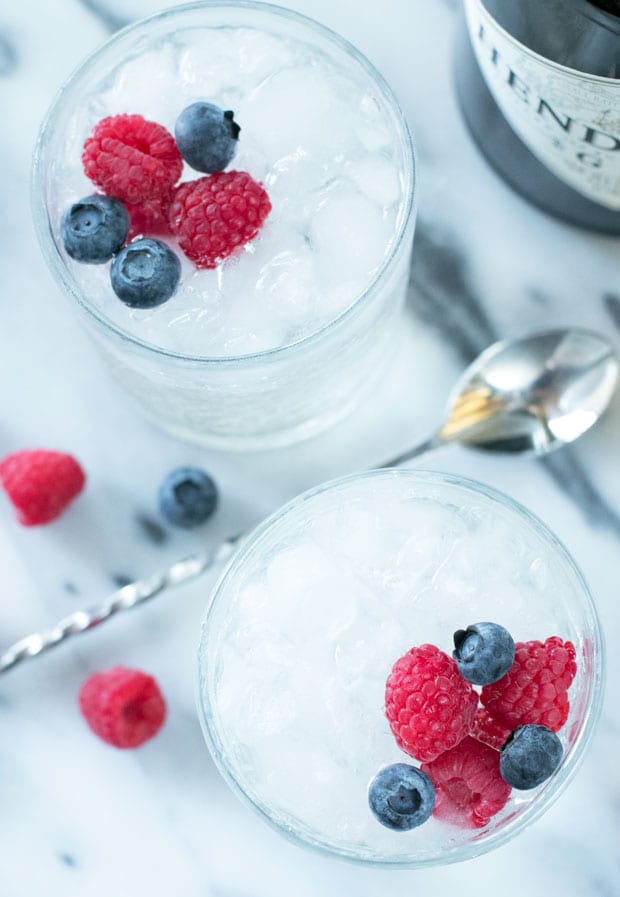 BerryGin&TonicPhoto Cake 'n Knife