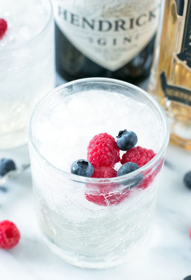 Berrylicious Gin & Tonic | cakenknife.com