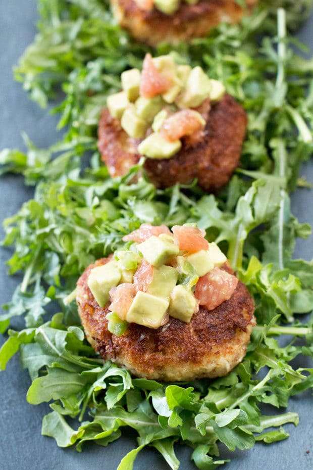 Crispy Crab Cakes with Avocado Grapefruit Salsa | cakenknife.com