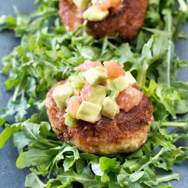 Crispy Crab Cakes with Avocado Grapefruit Salsa | cakenknife.com