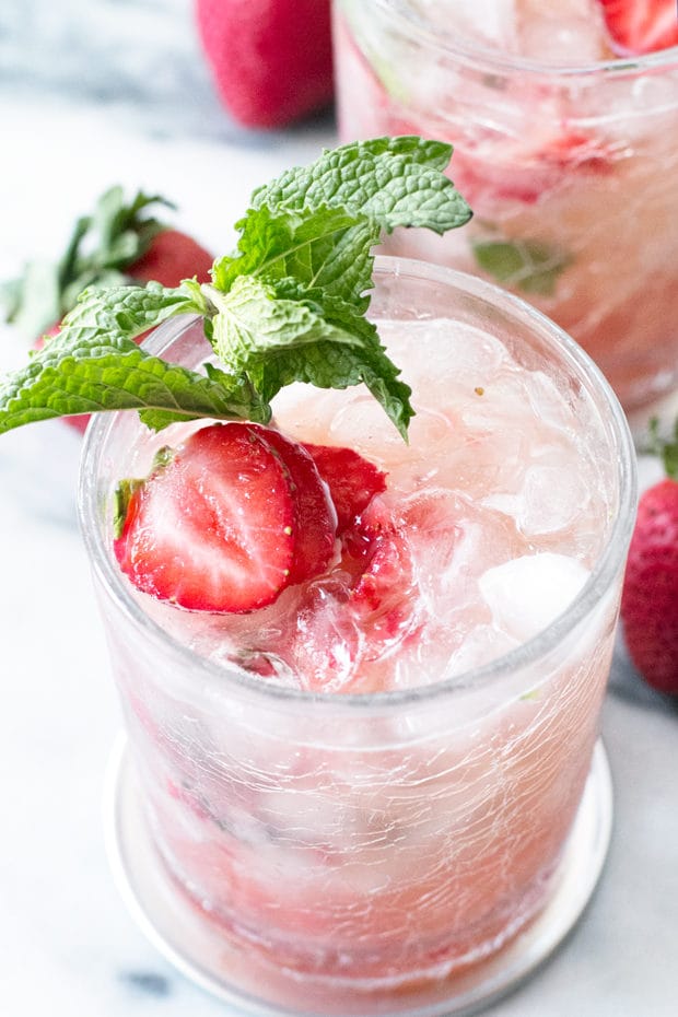 Strawberry Mint Julep | cakenknife.com