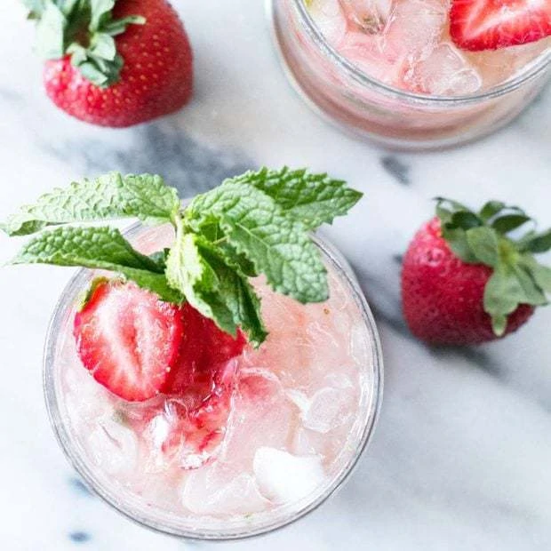 Strawberry Mint Julep | cakenknife.com