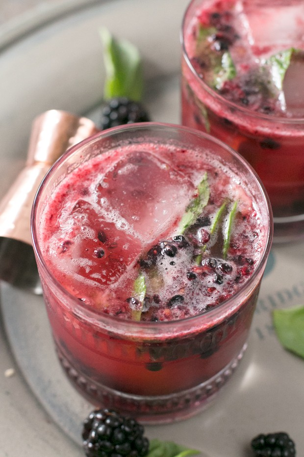 Blackberry Bourbon Basil Smash | cakenknife.com