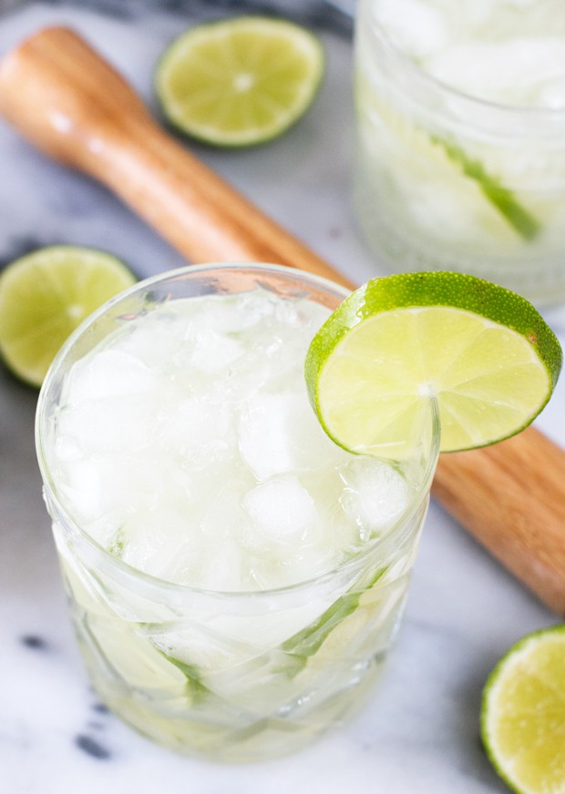 Caipirinha Recipe is perfect to celebrate the Rio 2016 Olympics! | cakenknife.com