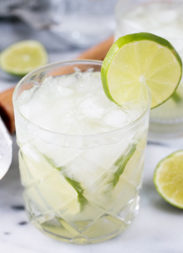 Caipirinha Recipe is perfect to celebrate the Rio 2016 Olympics! | cakenknife.com