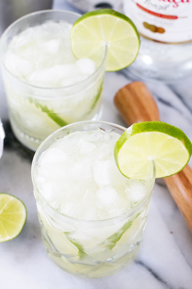 Caipirinha Recipe is perfect to celebrate the Rio 2016 Olympics! | cakenknife.com