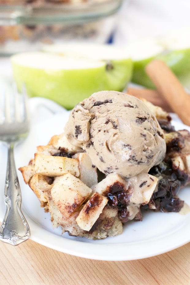 Chocolate Chip Apple Pie Bread Pudding - Last Minute Thanksgiving Recipes | cakenknife.com