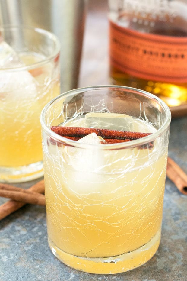 Cinnamon Whiskey Sour | cakenknife.com