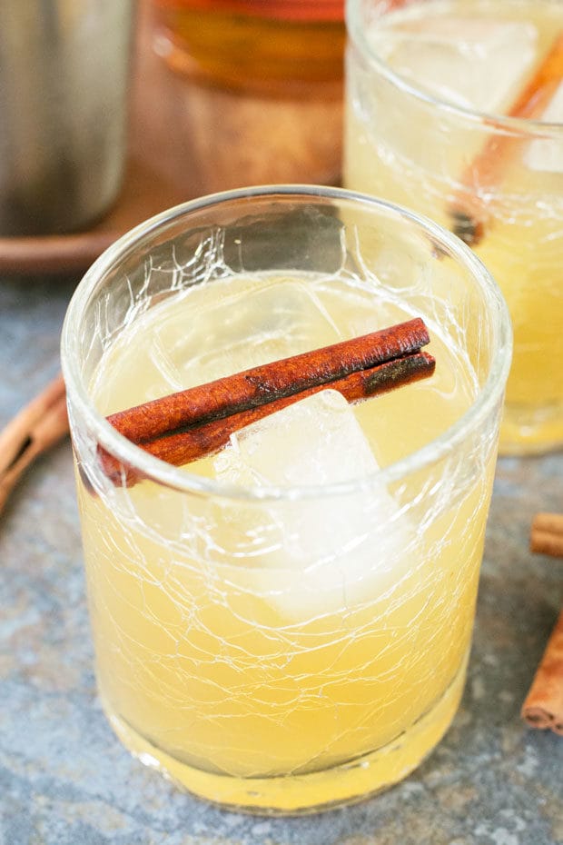 Cinnamon Whiskey Sour | cakenknife.com