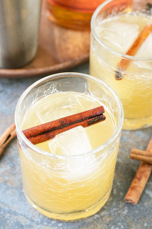 Cinnamon Whiskey Sour | cakenknife.com