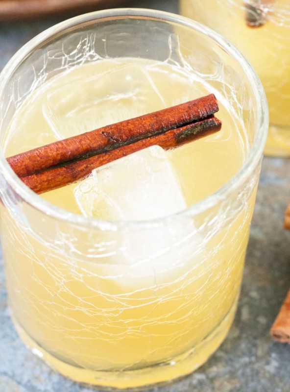 Cinnamon Whiskey Sour | cakenknife.com