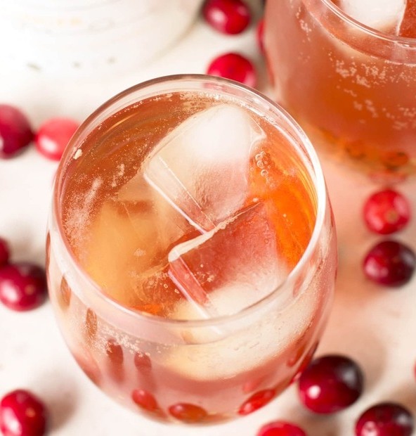 Cranberry Ginger Bourbon Fizz | cakenknife.com