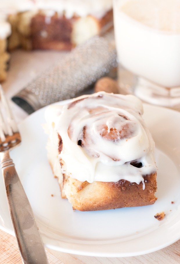 Egg Nog Cinnamon Rolls | cakenknife.com