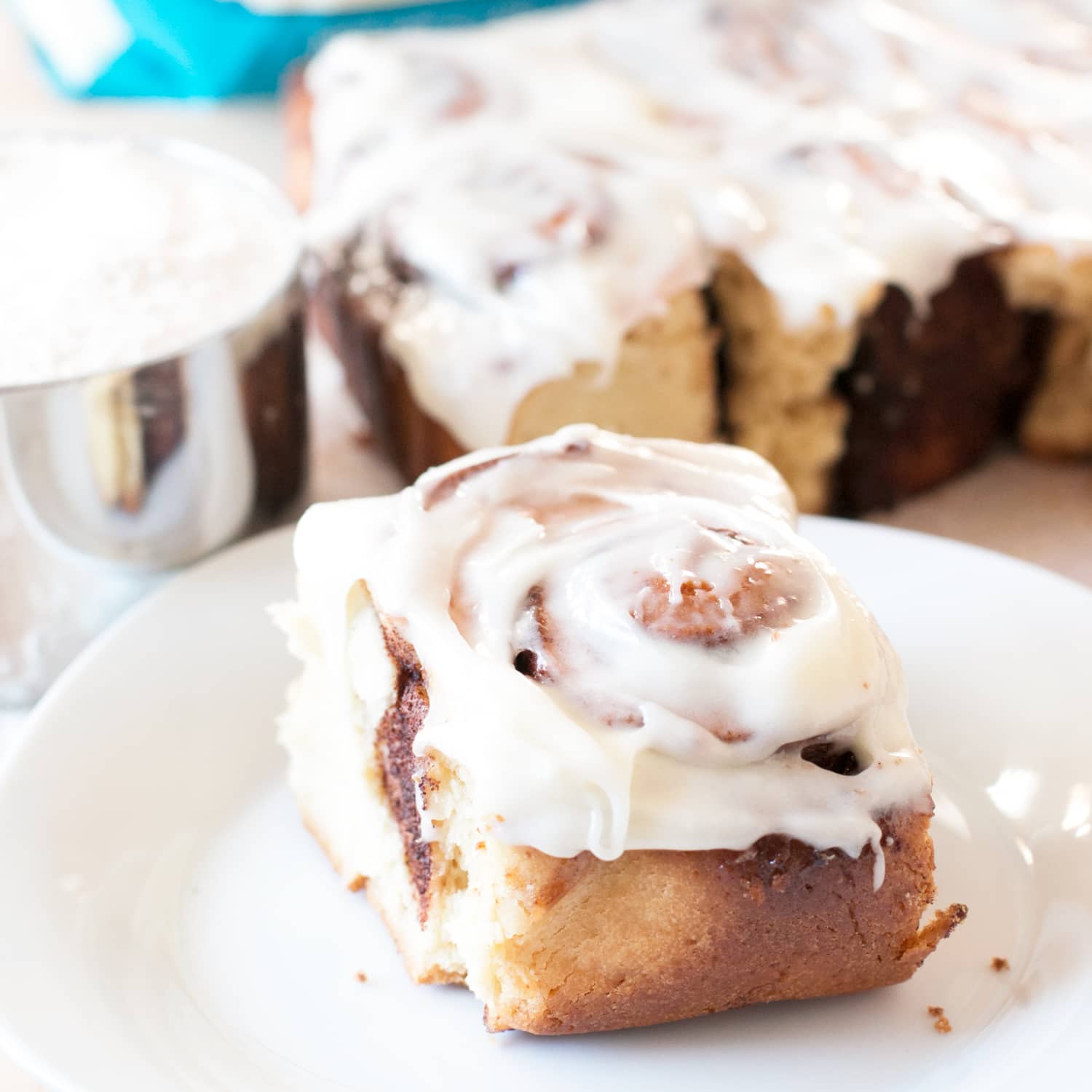 Egg Nog Cinnamon Rolls | cakenknife.com