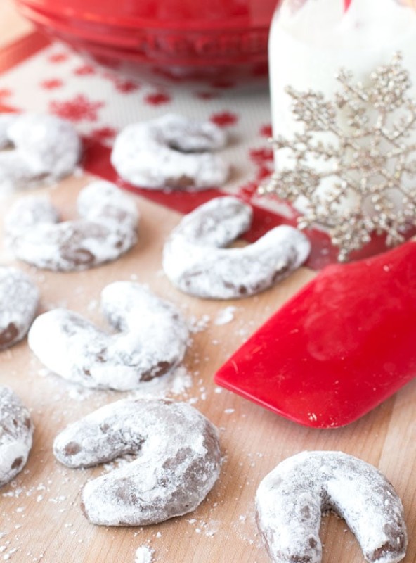 Almond Mocha Crescent Cookies | cakenknife.com