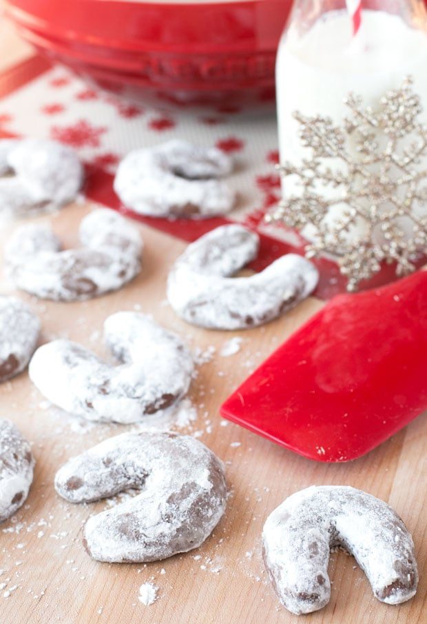 Almond Mocha Crescent Cookies | cakenknife.com