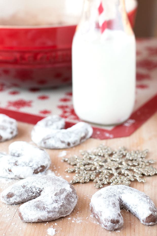 Almond Mocha Crescent Cookies | cakenknife.com