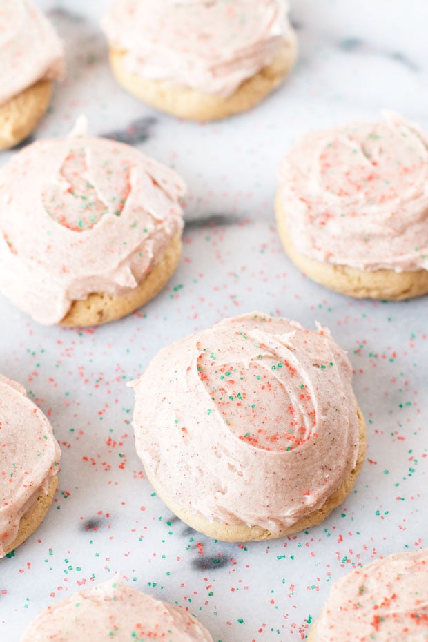 Christmas Ale Sugar Cookies with Spiced Buttercream Frosting | cakenknife.com