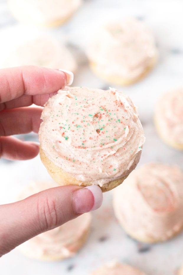 Christmas Ale Sugar Cookies with Spiced Buttercream Frosting | cakenknife.com