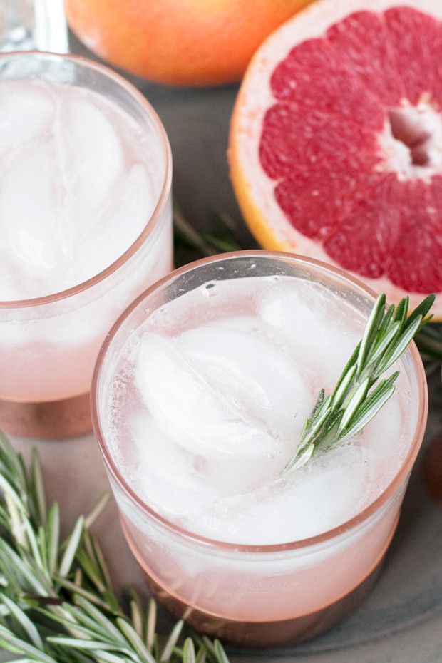 Rosemary Grapefruit Gin Fizz | cakenknife.com