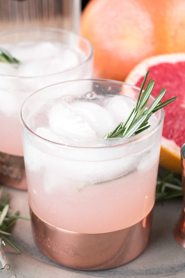 Rosemary Grapefruit Gin Fizz | cakenknife.com