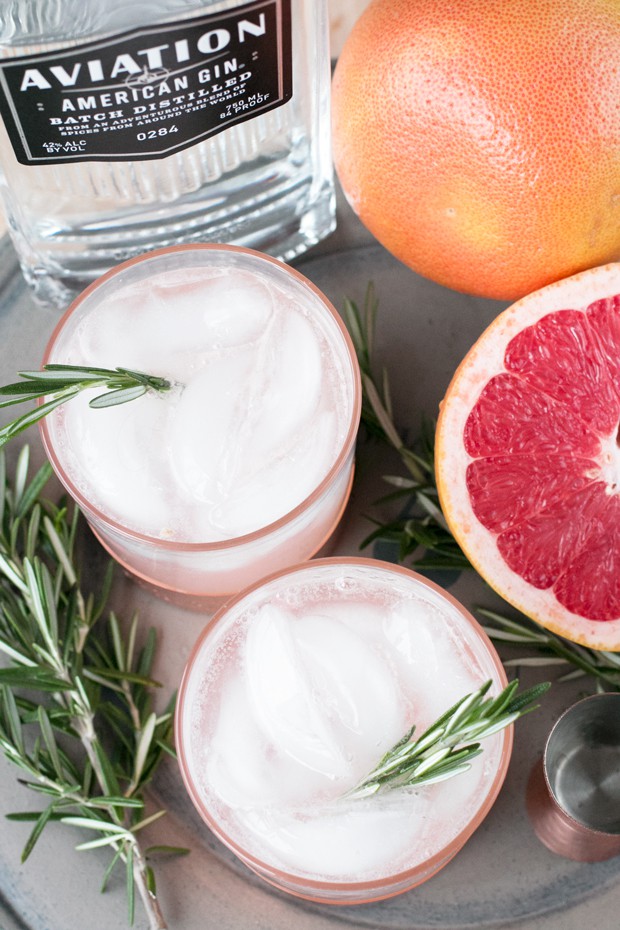 Rosemary Grapefruit Gin Fizz | cakenknife.com