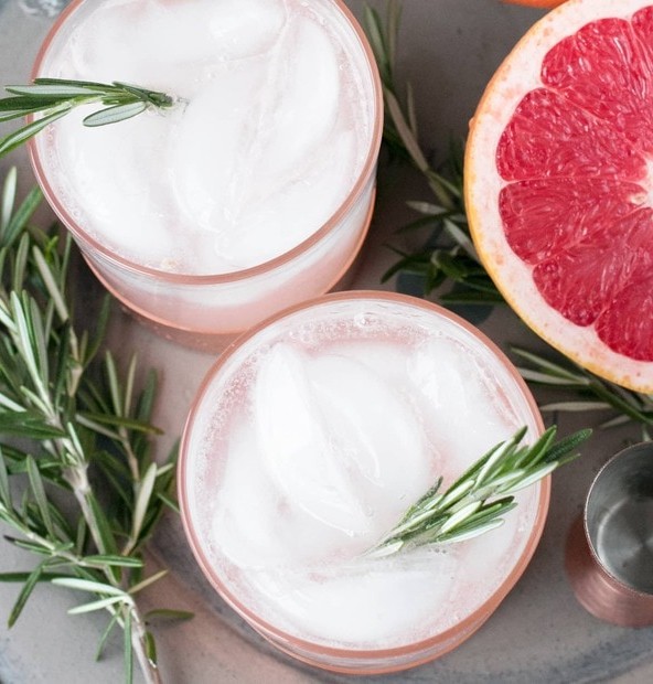 Rosemary Grapefruit Gin Fizz | cakenknife.com