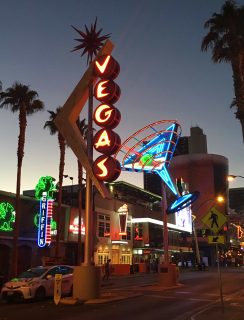 48 Hour Foodie Guide: Fremont East | cakenknife.com