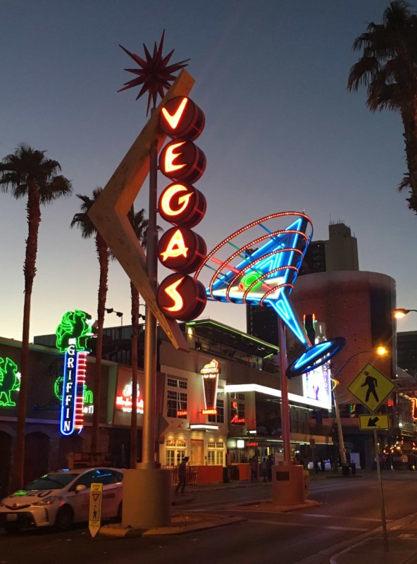 48 Hour Foodie Guide: Fremont East | cakenknife.com