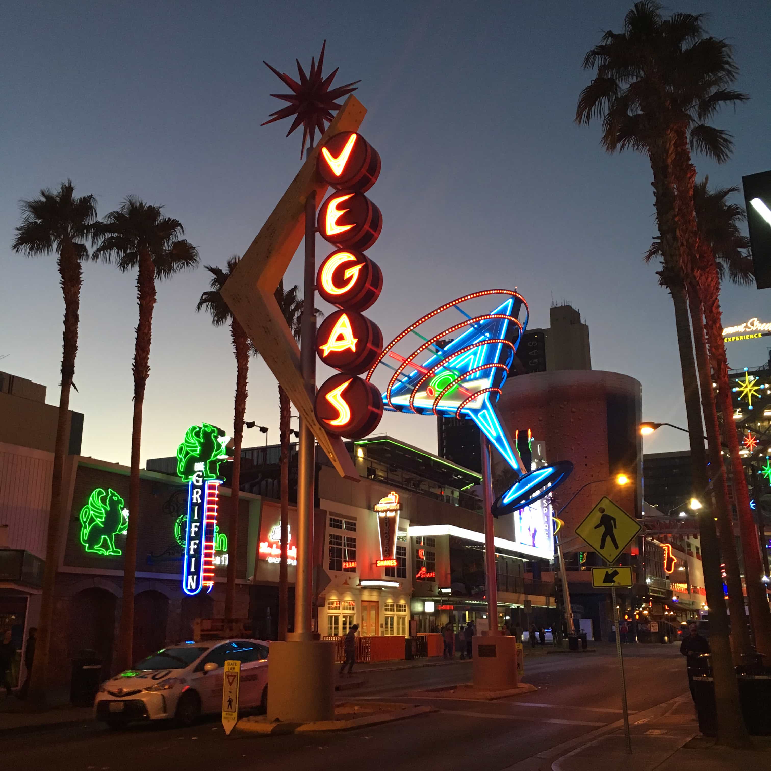 48 Hour Foodie Guide: Fremont Street | Cake 'n Knife