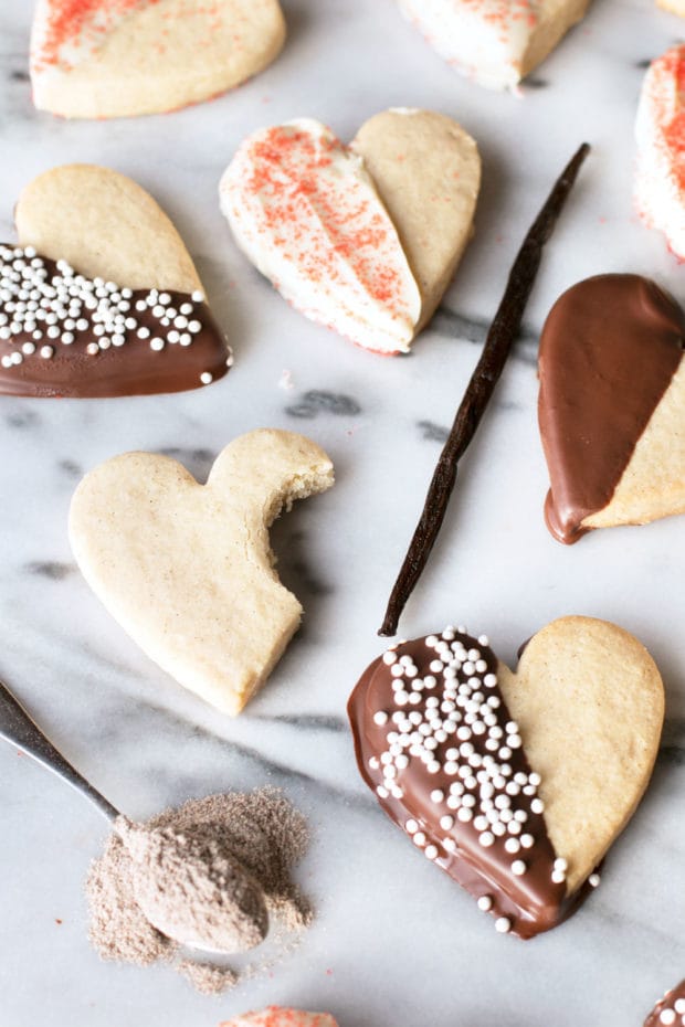 Vanilla Bean Cardamom Sugar Cookies | cakenknife.com