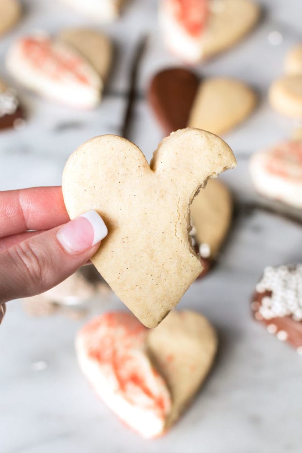 Vanilla Bean Cardamom Sugar Cookies | cakenknife.com